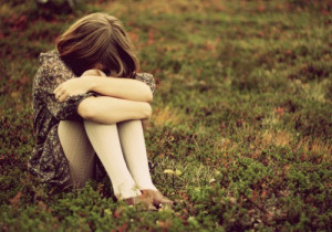 孤独情诉伤感唯美图片_非主流抱腿蜷缩伤感图片大全