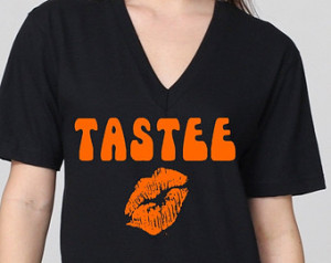 OITNB TASTEE. Kissing Lips. Unisex fit Black Vneck.Orange is the New ...