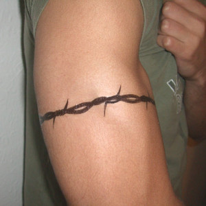 Pictures of the temporary Barbed Wire Tattoo: