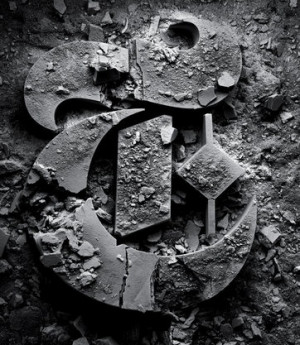 Breaking the Mold by fabien baron