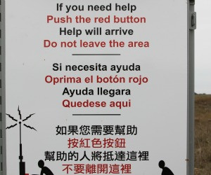 Signs up near Canada in English French and Chinese too?