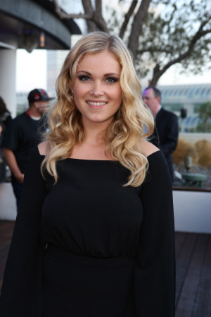 Eliza Taylor Photostream