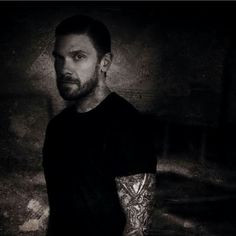 Brent Smith... with a beard.