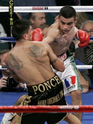 Photos - Daniel Ponce De Leon vs Eduardo Escobedo - Boxing news