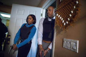 Still of Regina King and Dorian Missick in Southland (2009)