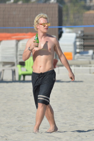 Ed Speleers Will Poulter And Alfie Allen In Miami picture