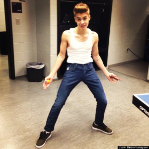 Justin Bieber Skinny Jeans: Singer Wears Skintight Jeans In Response ...
