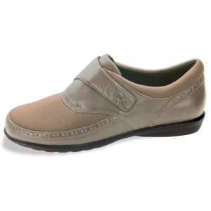 wide shoes for women