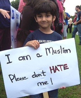 please dont hate me - muslim Photo
