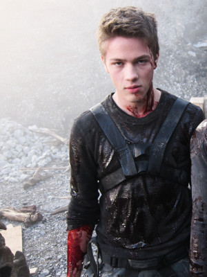 Gara-gara nonton Falling Skies nih jadi bgini