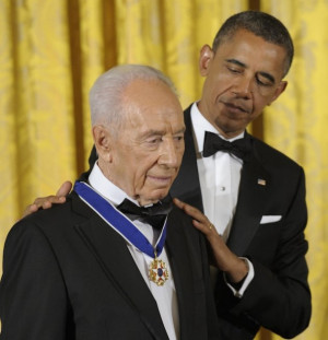 Israeli President Shimon Peres and President Barack Obama (Susan Walsh ...