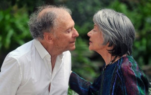 547629_les-acteurs-emmanuelle-riva-et-jean-louis-trintignant-echangent ...