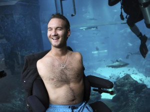 Aussie Nick Vujicic, the Aussie born without his limbs, dives into ...