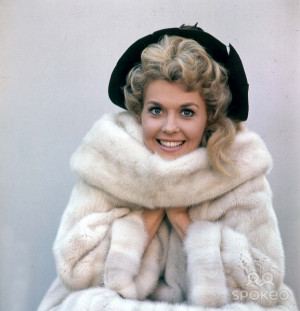 Donna Douglas Llega Acuerdo