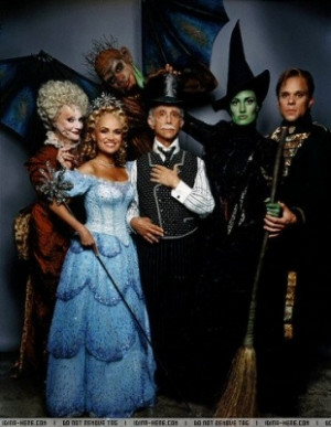 Wicked Cast Picture with Idina Menzel, Norbert Leo Butz, Kristin ...