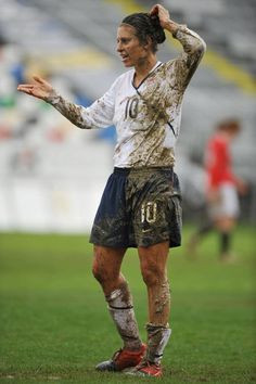 Haha Carli Lloyd! She only has mud on half of her body!!! More