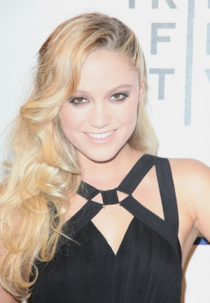 Maika Monroe Picture 7