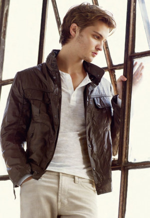 luke grimes girlfriend