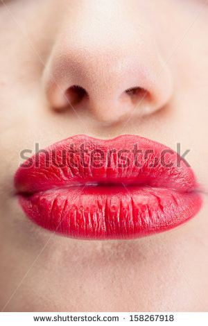 Geous Voluminous Red Lips
