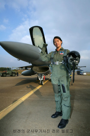 South Korean Women Army Korean air force f-16 pilot