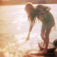 我爱你是最美的记忆_阳光照耀下唯美的意境女生头像