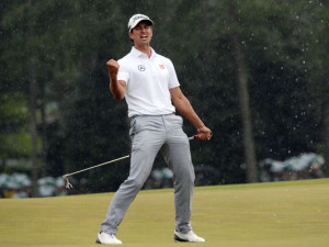 Adam Scott makes birdie on the 18th hole of the Masters. (Photo ...