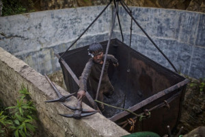 coal-mines-of-meghlaya-india_coal-mine-workers-8.jpg