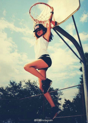 性感女生打篮球图片：这个夏天，拉着男人上球场(1)