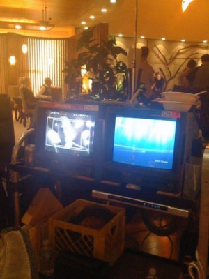few Dollhouse on set pictures courtesy of writer producer Tim Minear