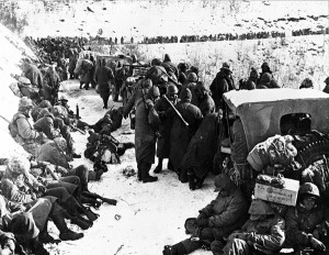 Marines retreating from the attacking Chinese at the Chosin ...