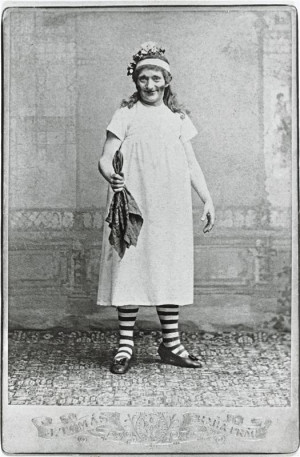 Thisbe, played by Jindřich Mošna, of the National Theatre in Prague ...