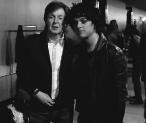 my gif Green Day 3k paul mccartney posing for a pic with his fangirl