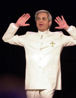 Benny Hinn, Biography, Quotes, Beliefs and Facts