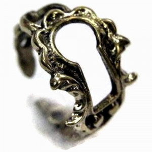 someone buy for me pweeeeze!!! key hole ring