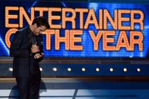 Luke Bryan Was Thinking of Late Siblings When He Won Entertainer of ...
