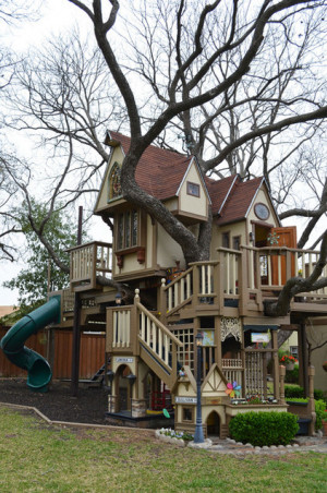 The Most Incredible Kids' Tree House You'll Ever See?