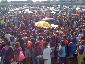 Thousands Crowd Atlanta Area Housing Authority For Section 8 WAITING ...