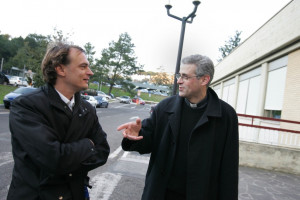 Andreas Englisch im Gespr ch mit dem Exorzisten Don Gabriele Nanni