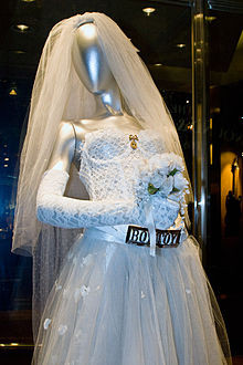 El vestido de novia que la intérprete utilizó en la presentación de ...