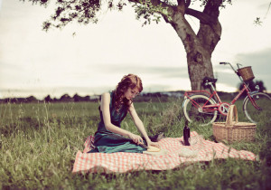 picnic-blanket-vintage-bike-picnic-basket-picnic-wedding