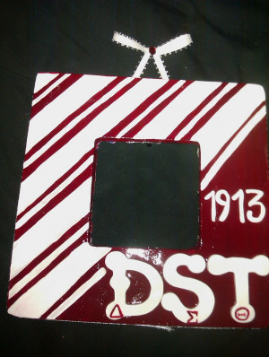Delta Sigma Theta : 4 frames and 1 mirror
