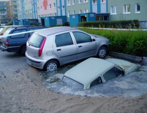 Monday, July 20, 2009| Tags: accidents , cars , Strange