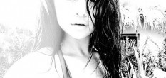 selena-gomez-black-and-white-bikini-instagram-picture-main-233x110.jpg