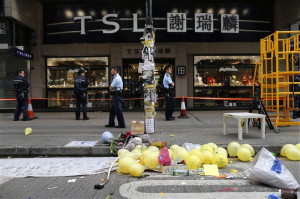 hong-kong-police-clear-last-pro-democracy-protest-site-in-retail-hub ...