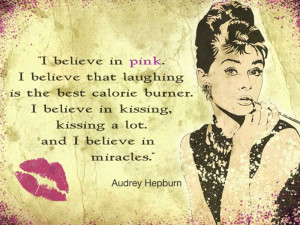 Audrey Hepburn - Blechschild - I Believe in Pink