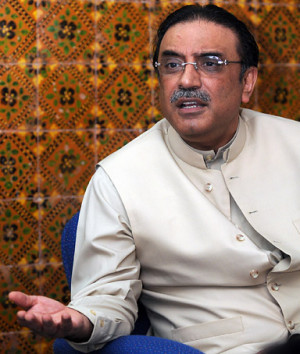 Asif Ali Zardari, Pakistani President, pledging full support to hunt ...