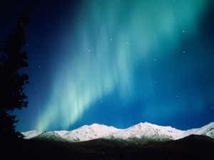 Fondo de pantalla paisaje de la aurora boreal en Alaska