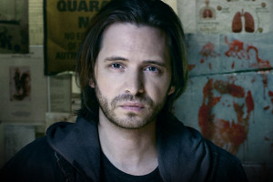 12 Monkeys Q&A: Aaron Stanford on Playing Cole, Splintering to 1987 ...
