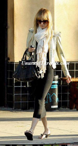 Nicole_Ritchie_in_Love_Quotes_rayon_scarf_640.jpg