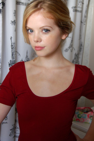 Dreama Walker Pictures